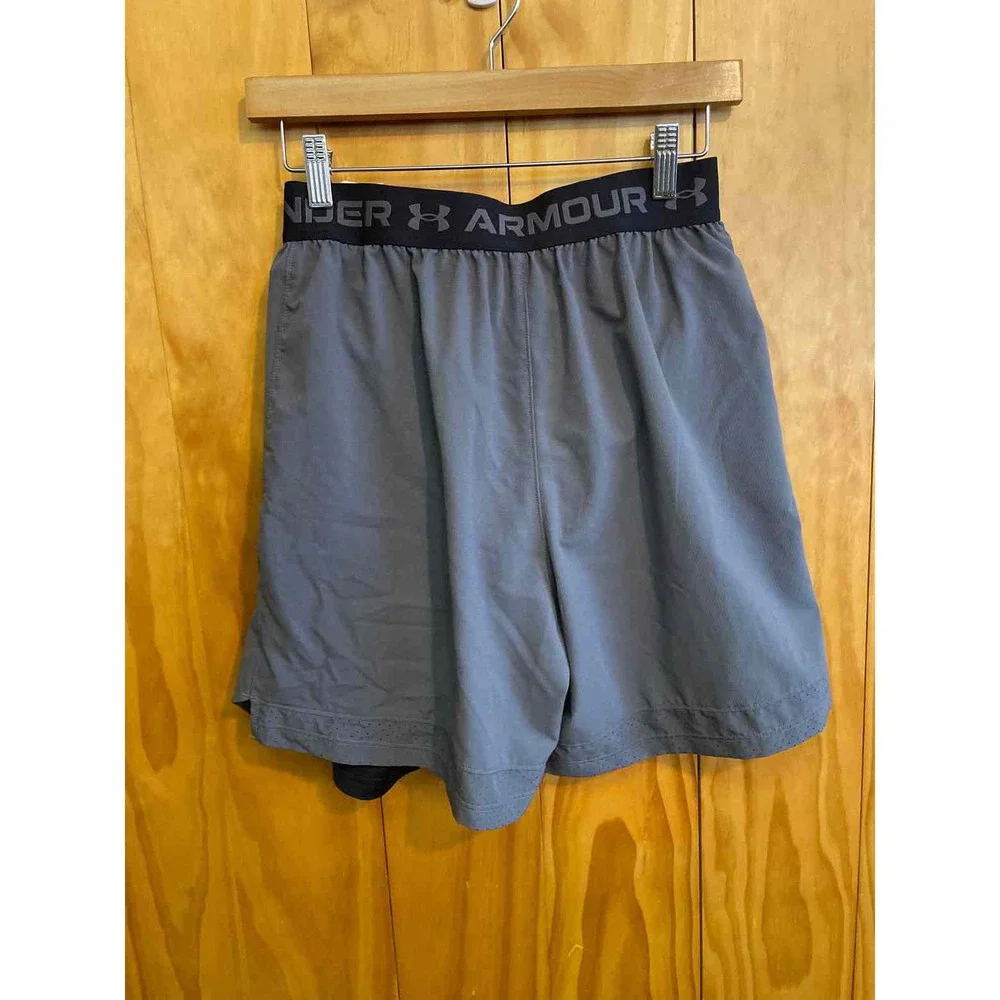 Size M Under Armour Men's Shorts